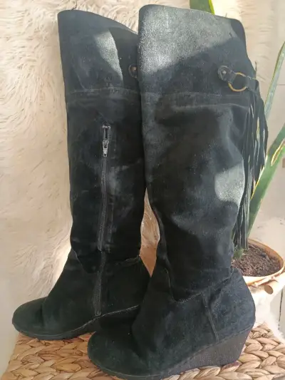 Botas negras de gamuza con flecos - miniatura 2