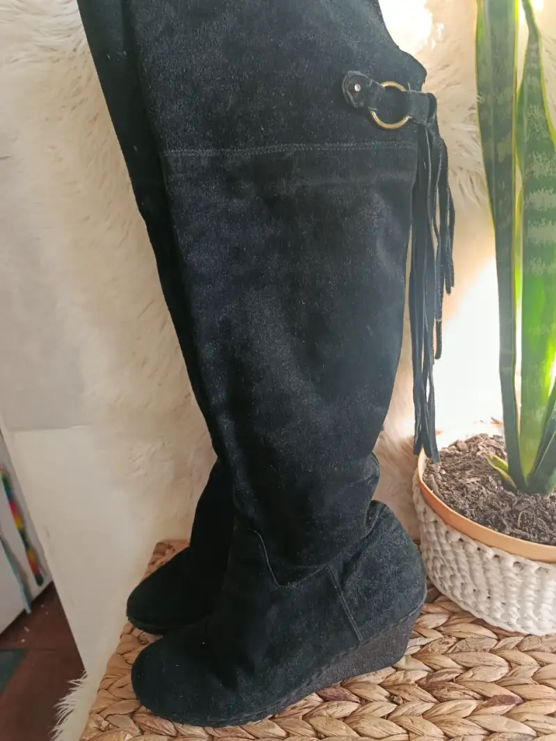 Botas negras de gamuza con flecos - 3