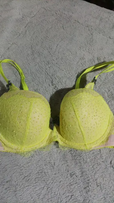 Sostén amarillo neón Victoria Secret - miniatura 1