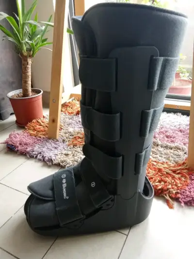 Bota ortopédica Blunding Premium negra L - miniatura 1