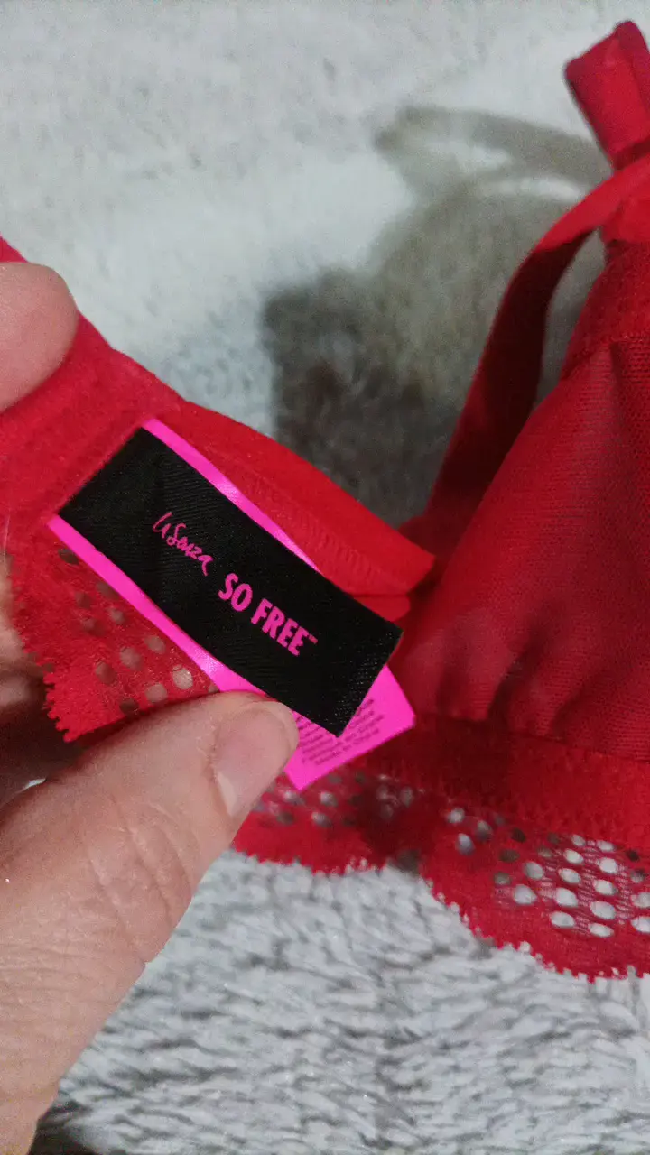 Sostén rojo de encaje con tirantes ajustables - 5