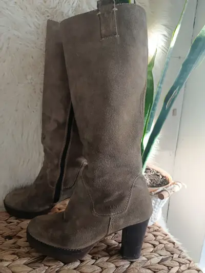 Botas de gamuza marrón con tacón Weekend - miniatura 2