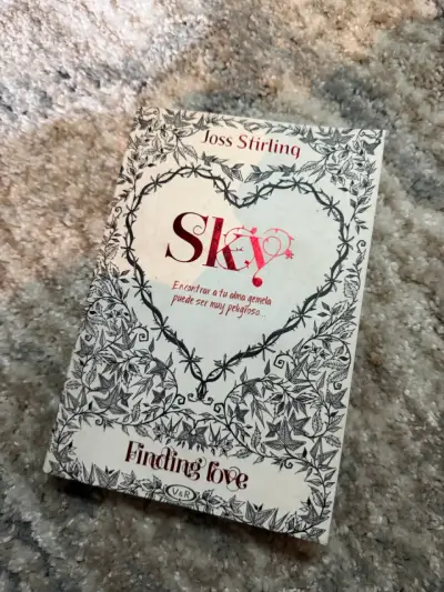 Libro 'Sky' de Joss Stirling en buen estado - miniatura 1
