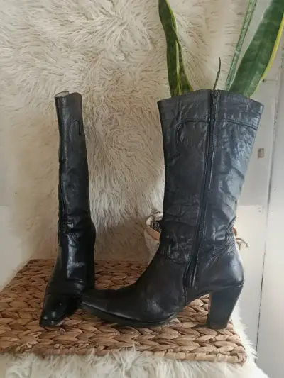 Botas de cuero negras con tacón alto - miniatura 1