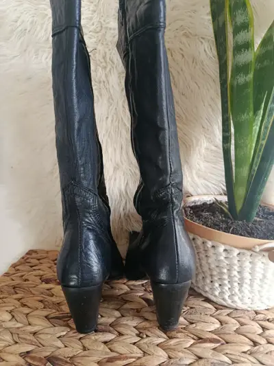 Botas de cuero negras con tacón alto - miniatura 2