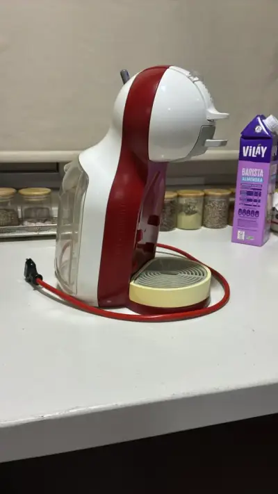 Cafetera Dolce Gusto Piccolo roja y blanca - miniatura 1