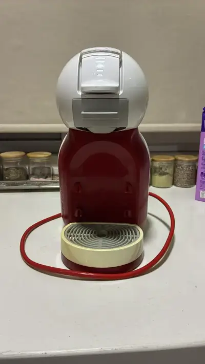 Cafetera Dolce Gusto Piccolo roja y blanca - miniatura 2