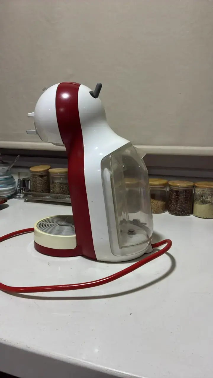 Cafetera Dolce Gusto Piccolo roja y blanca - 4