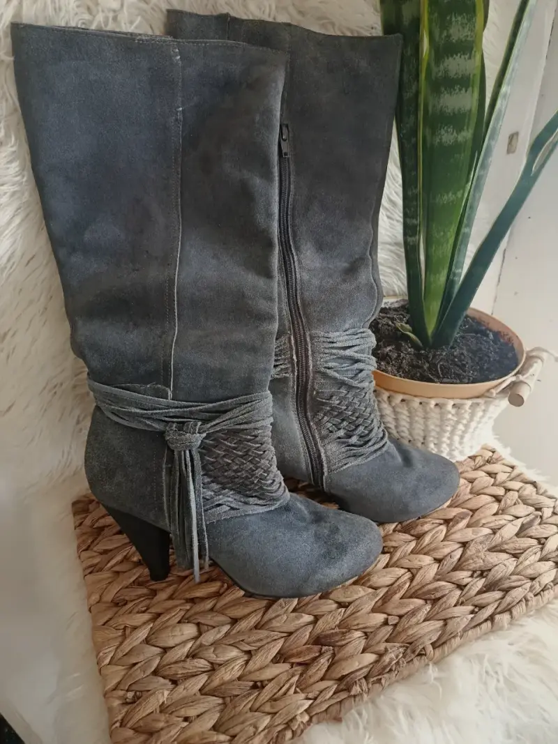 Botas de gamuza gris con tacón alto - 2