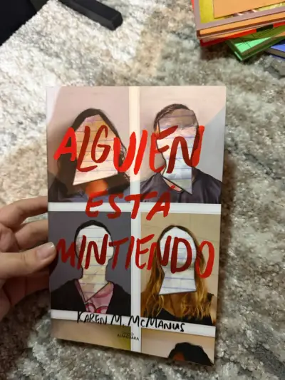 Libro 'Alguien Está Mintiendo' de Karen M. McManus - miniatura 1