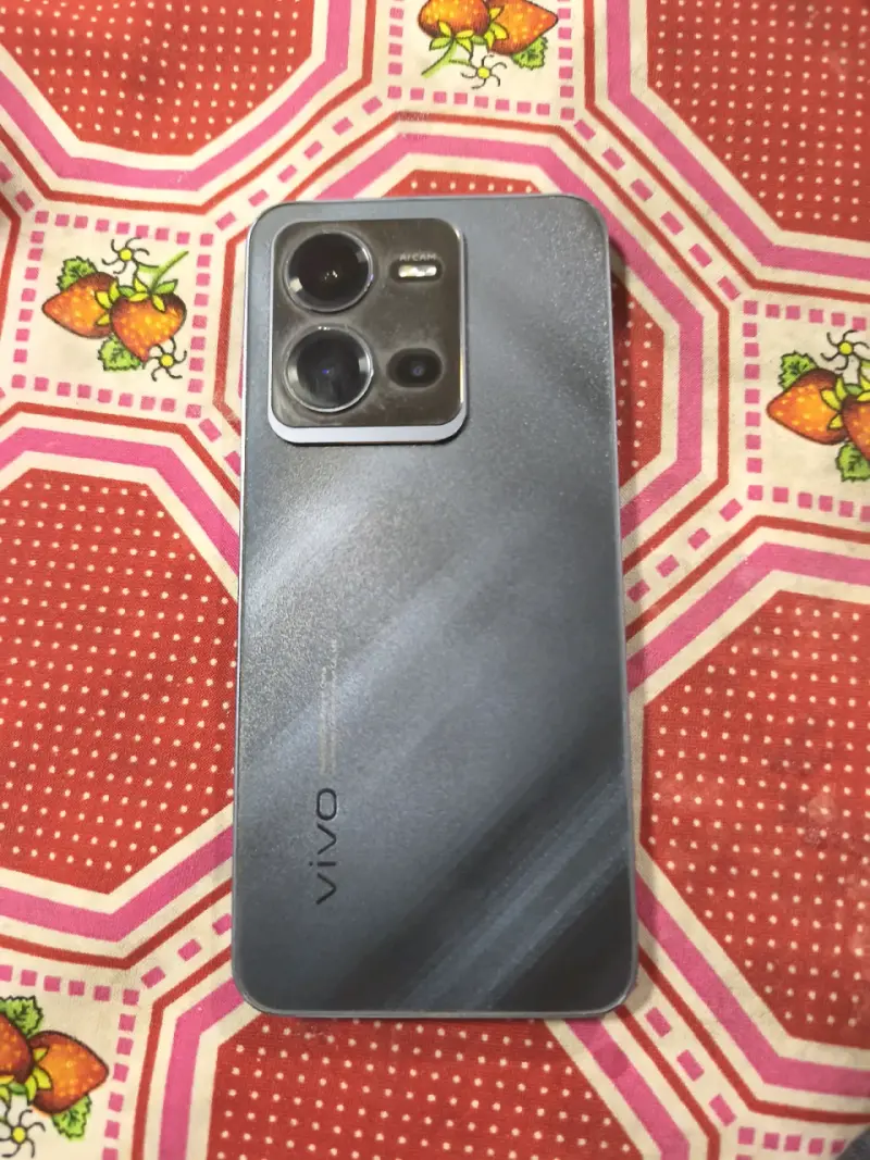 Smartphone Vivo V25 con 128GB y 8GB RAM - 1