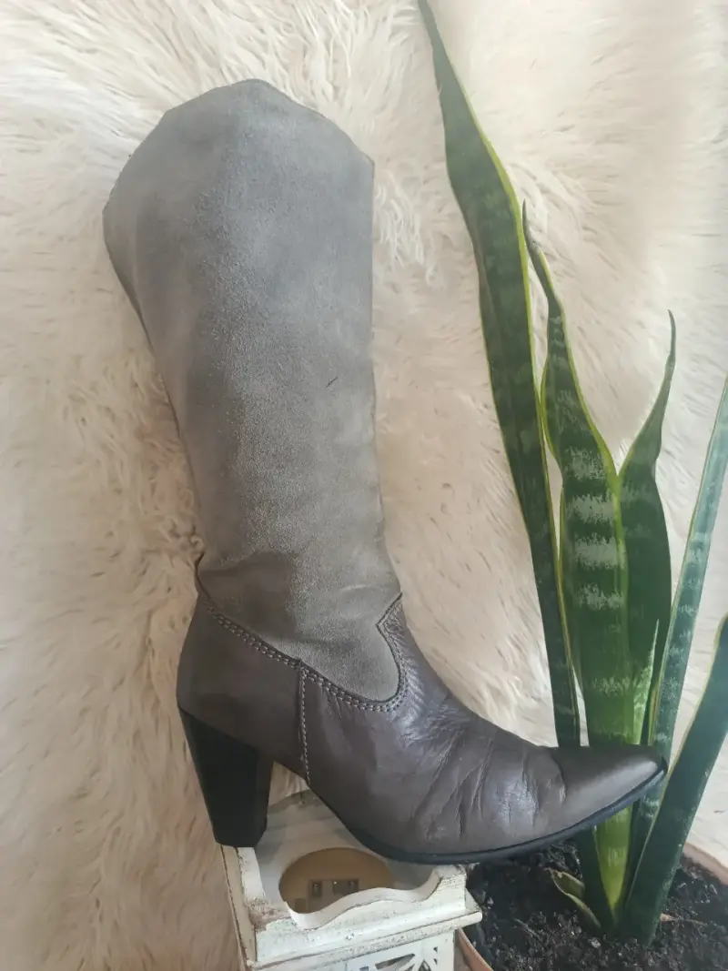 Botas de cuero y gamuza gris con tacón alto - 5