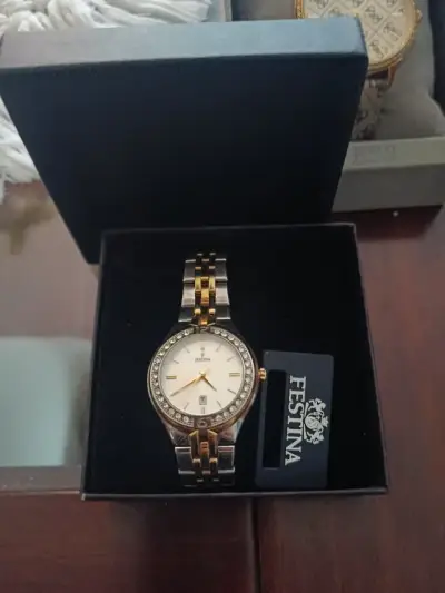 Reloj Festina para mujer con detalles dorados - miniatura 1