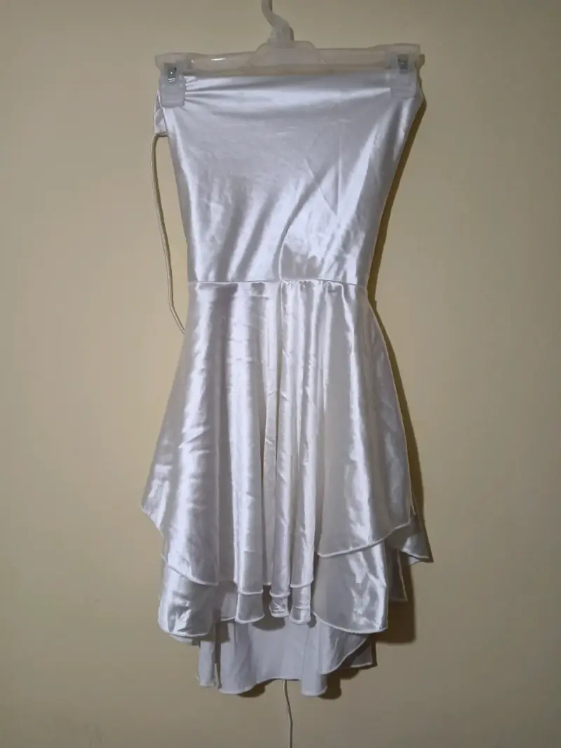 Vestido de fiesta blanco Shein con diseño cruzado - 1