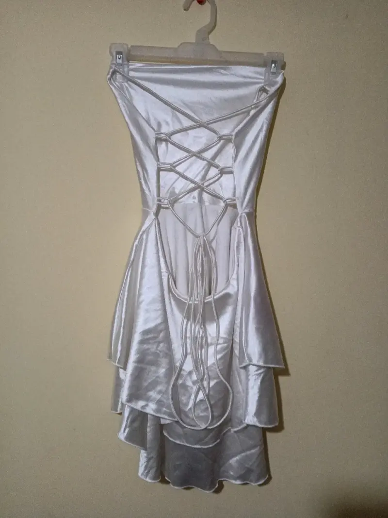 Vestido de fiesta blanco Shein con diseño cruzado - 2