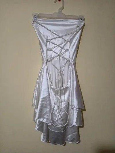 Vestido de fiesta blanco Shein con diseño cruzado - miniatura 2