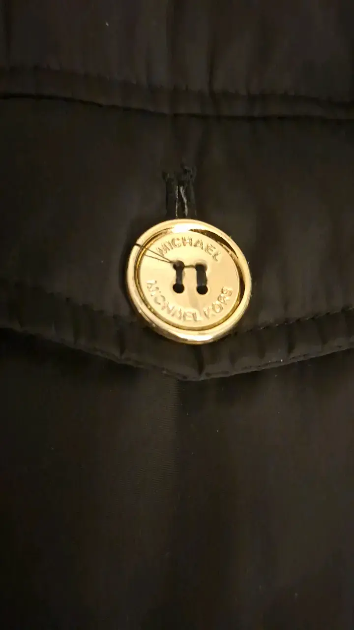Parka negra Michael Kors con capucha de piel sintética - 2