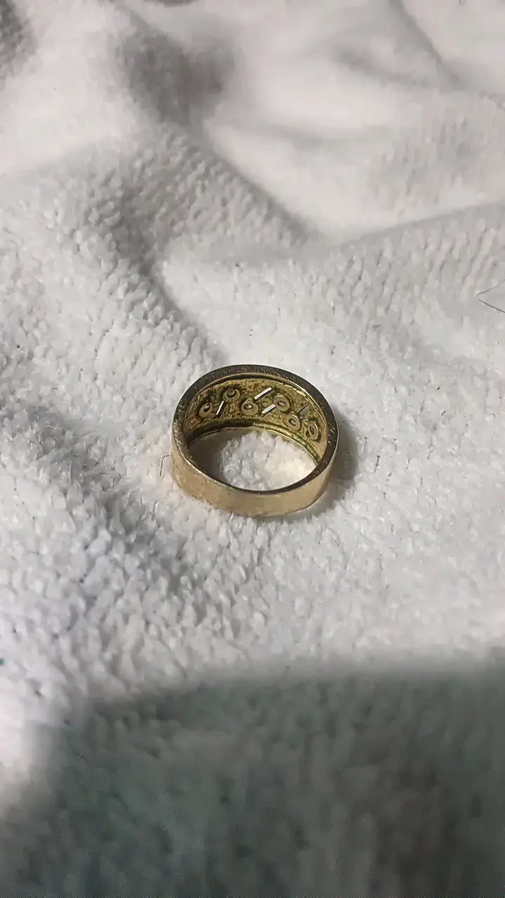 Anillo de oro con diseño grabado - 2