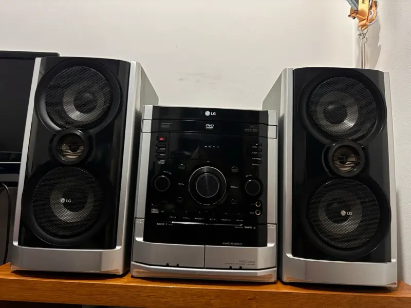 Equipo de sonido LG - 2