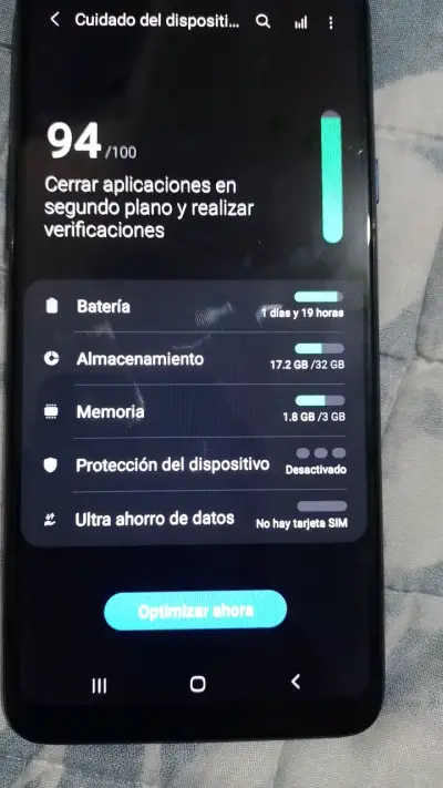 Smartphone Samsung Galaxy A20s azul en buen estado - miniatura 4