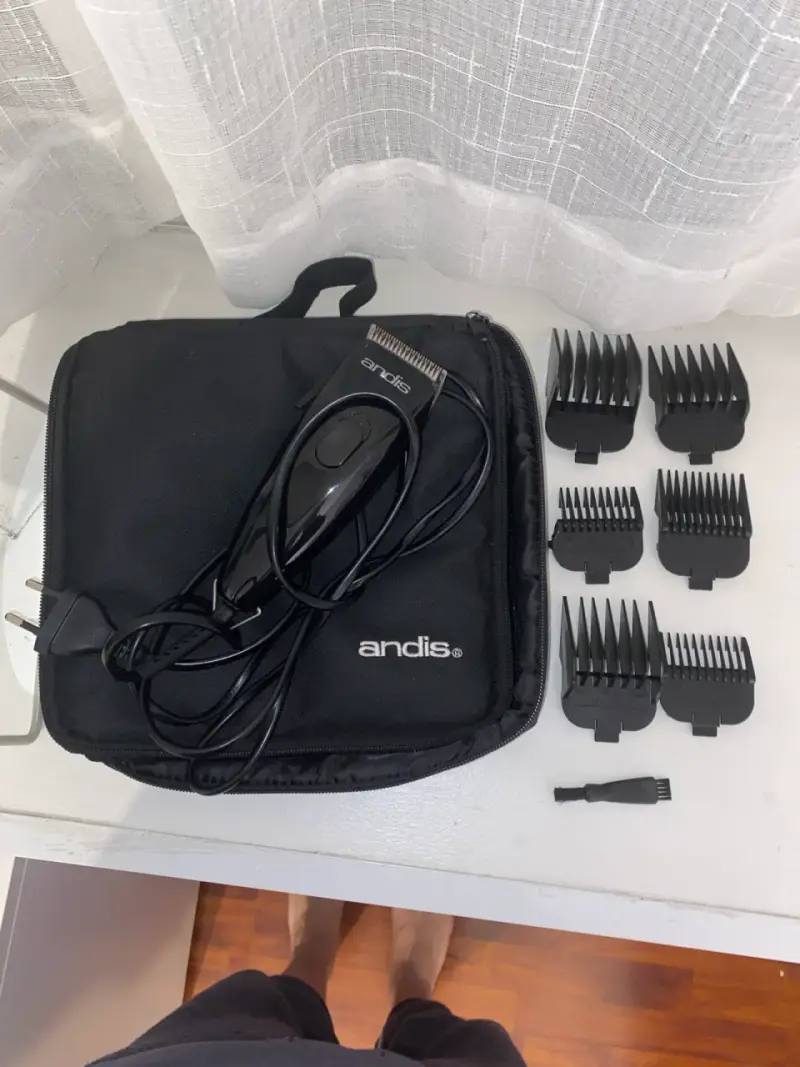 Máquina cortapelo Andis con accesorios - 1