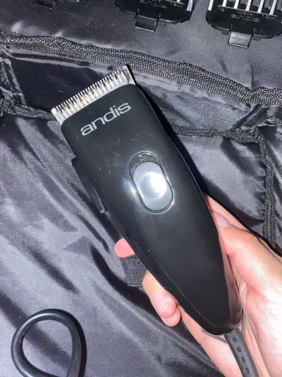 Máquina cortapelo Andis con accesorios - miniatura 4