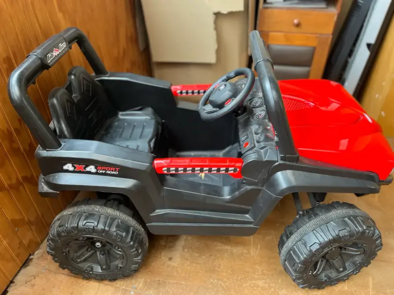 Auto eléctrico para niños Bebesit 4x4 rojo - 3