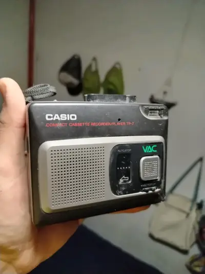 Grabadora de Casetes Casio TP-7 Compacta - miniatura 1