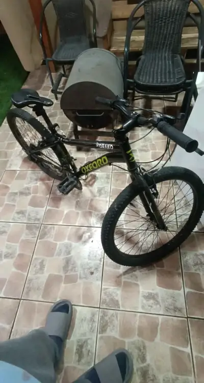 Bicicleta Oxford Draco negra en buen estado - miniatura 1