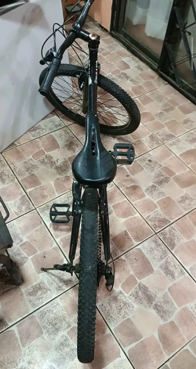 Bicicleta Oxford Draco negra en buen estado - 2
