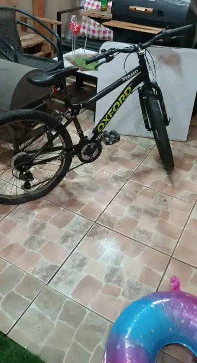 Bicicleta Oxford Draco negra en buen estado - miniatura 4