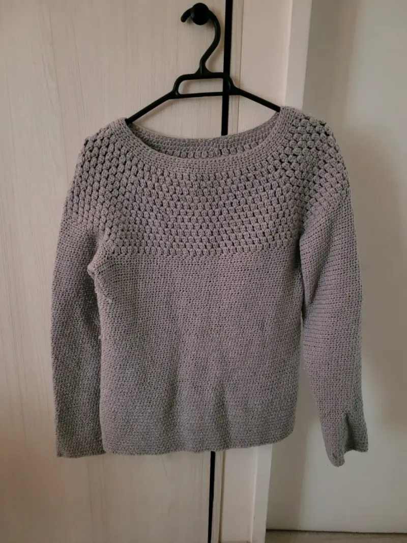 Suéter tejido gris para mujer