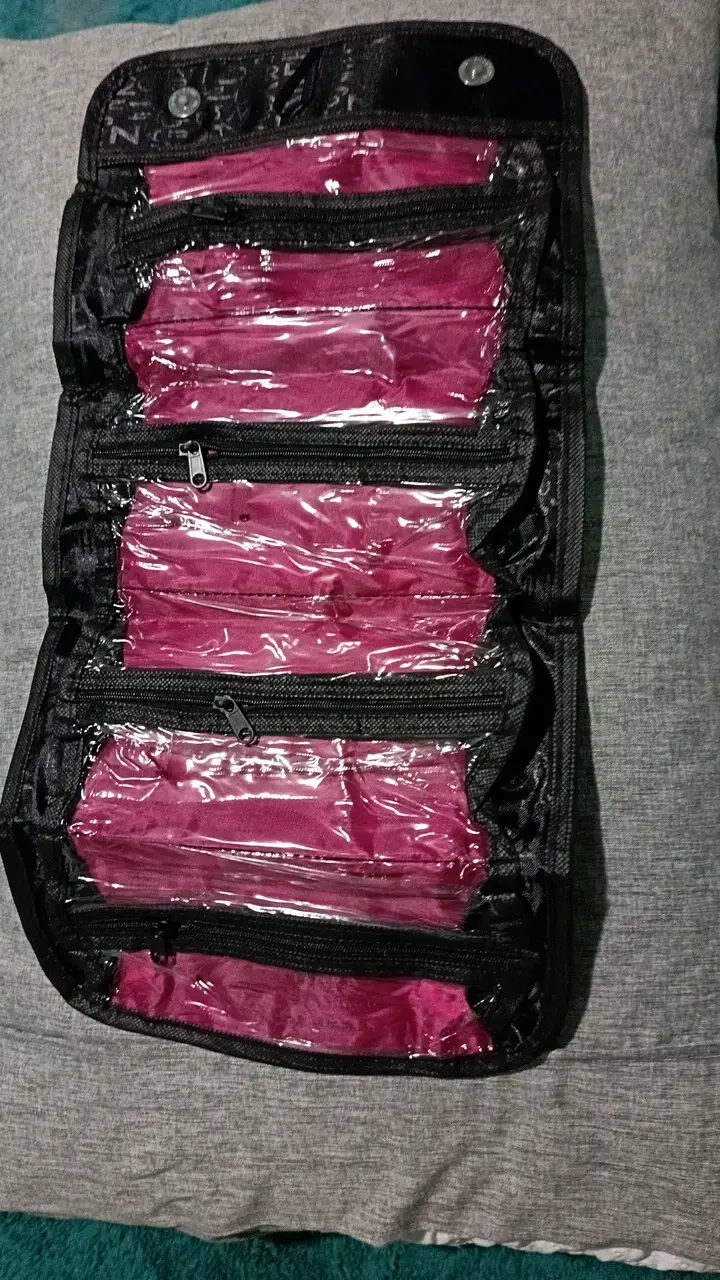 Organizador de viaje plegable negro y fucsia - 1