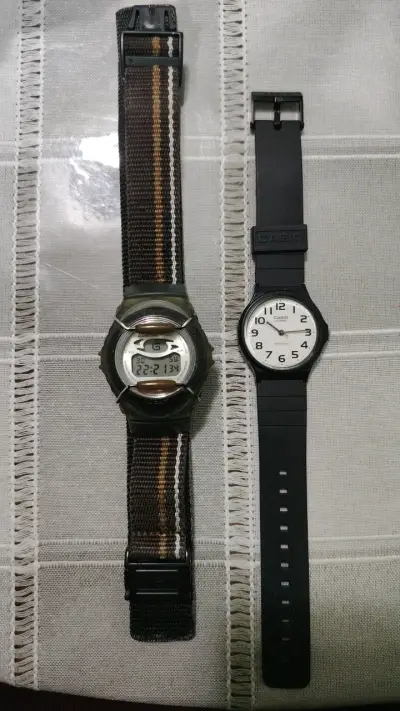 2 Relojes Casio digitales y analógicos - miniatura 1
