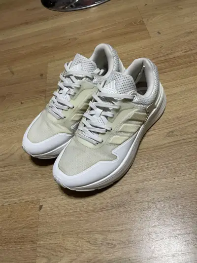 Zapatillas deportivas blancas Adidas en buen estado - miniatura 2