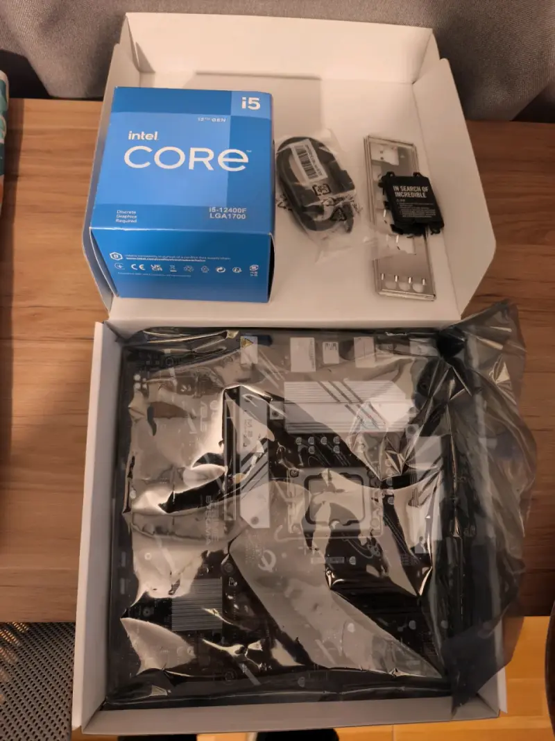 Kit placa proce i5 12400f y asus b760m-a