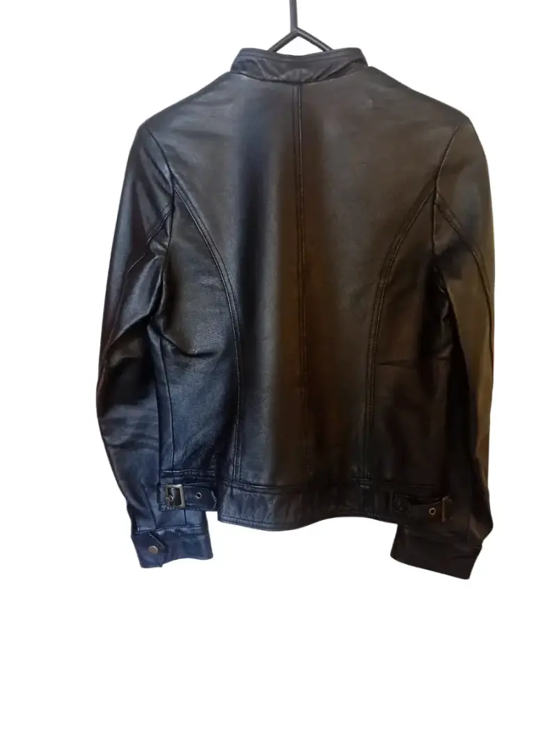 Chaqueta de cuero negra - 4