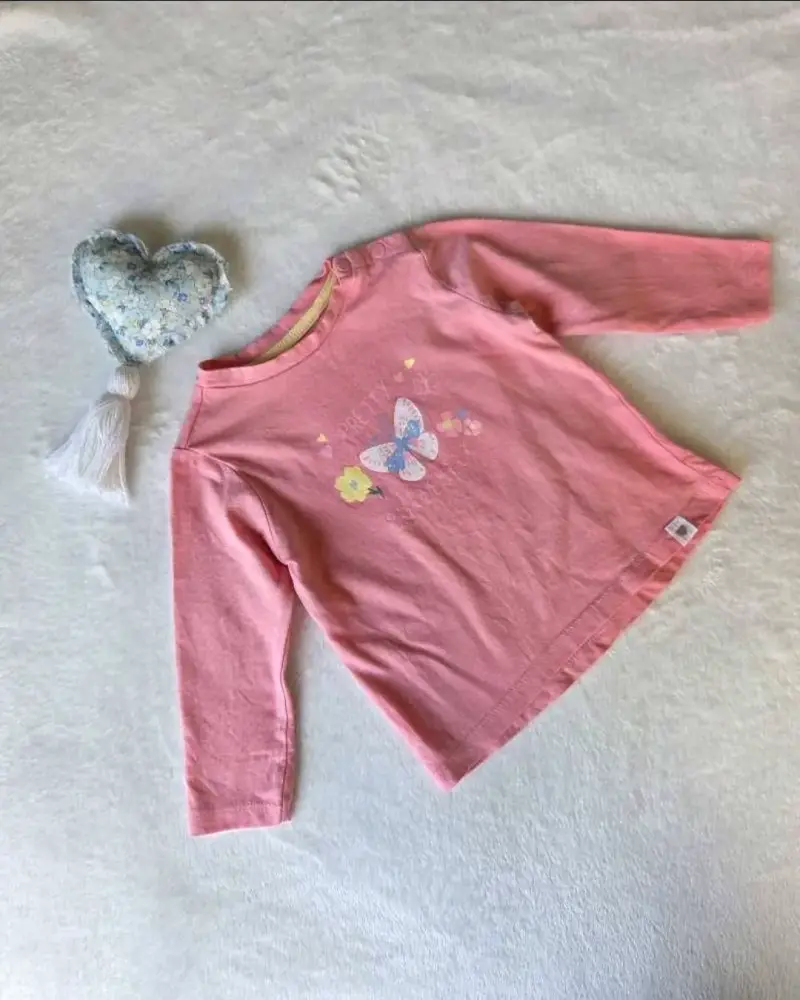 Polera rosa tribu