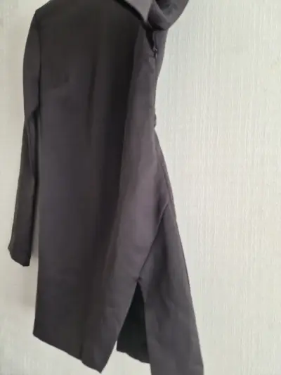 Vestido negro XS con escote profundo - miniatura 2