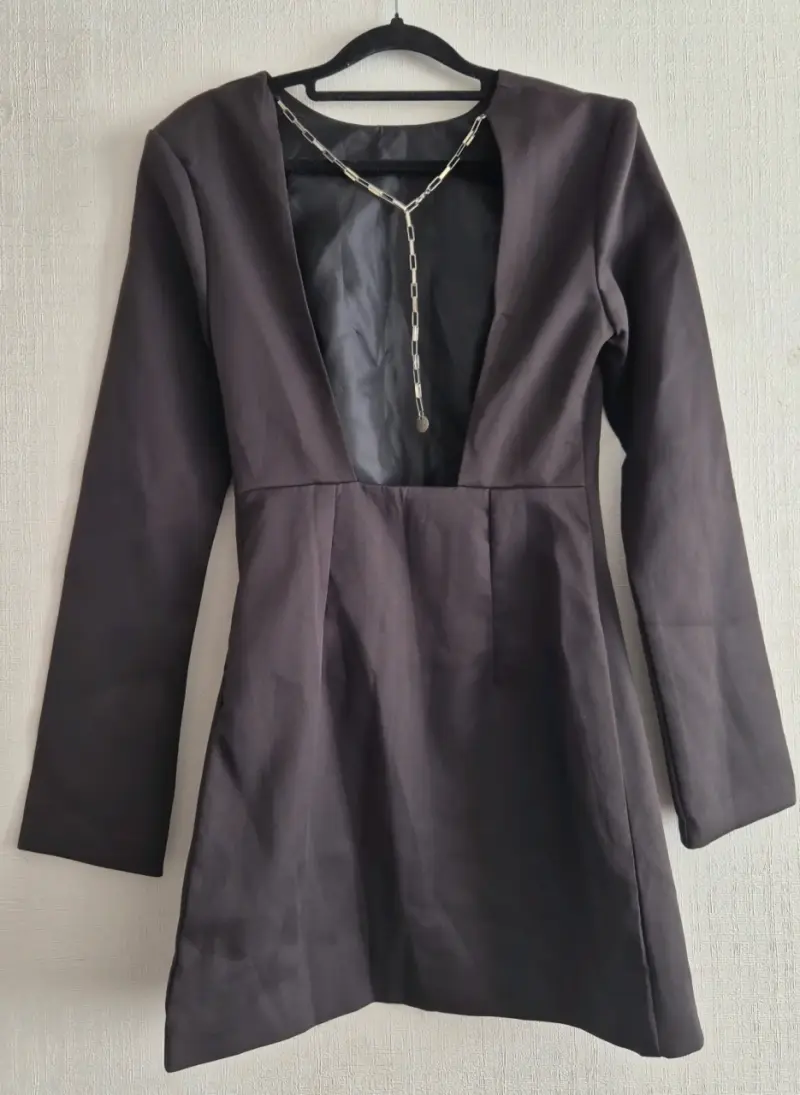 Vestido negro XS con escote profundo - 3