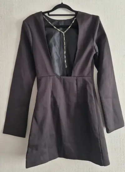 Vestido negro XS con escote profundo - miniatura 3