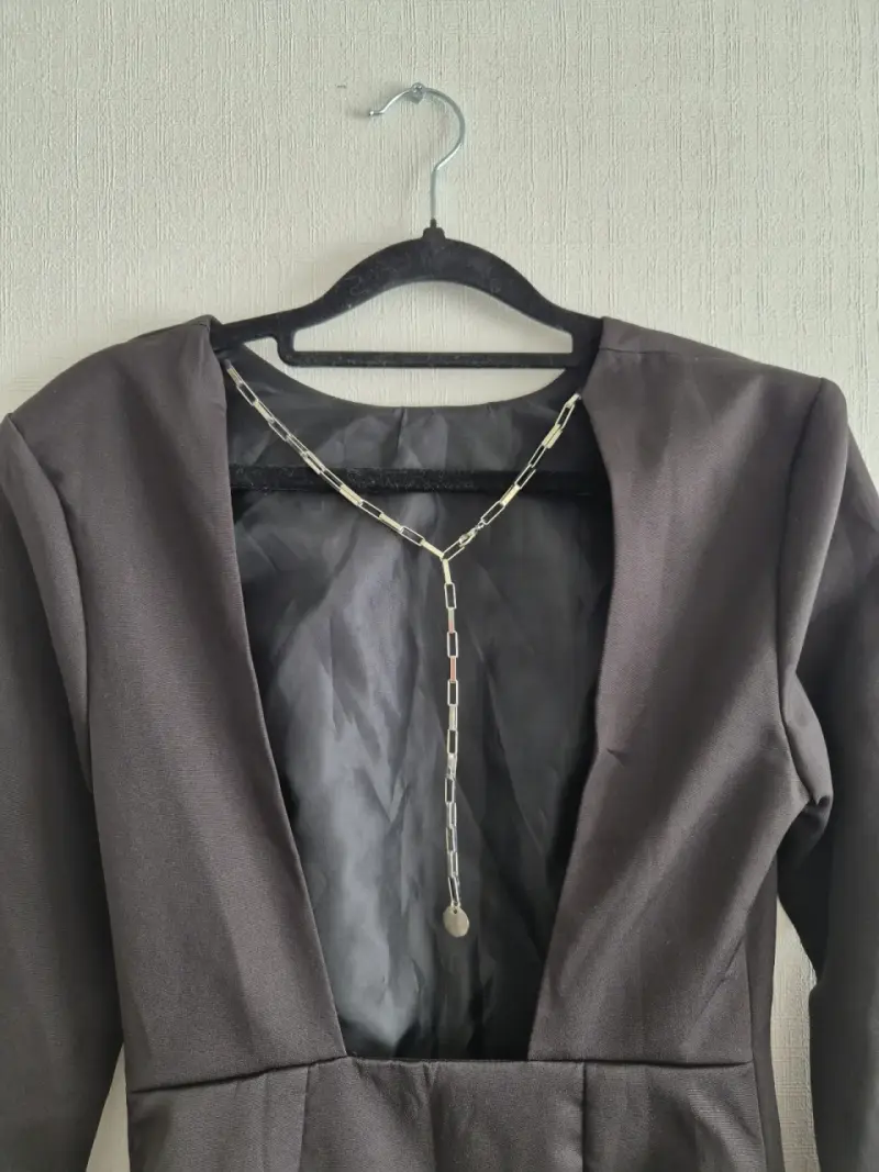 Vestido negro XS con escote profundo - 4