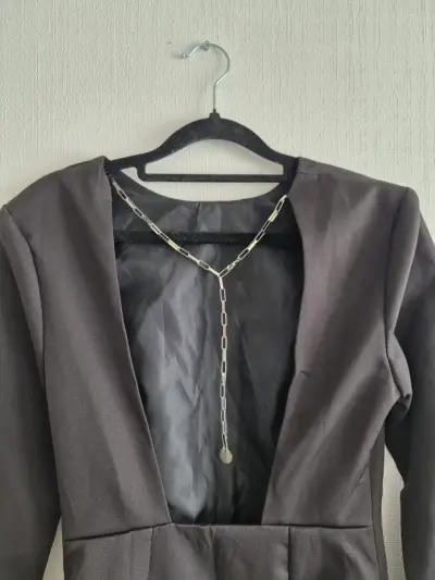 Vestido negro XS con escote profundo - miniatura 4