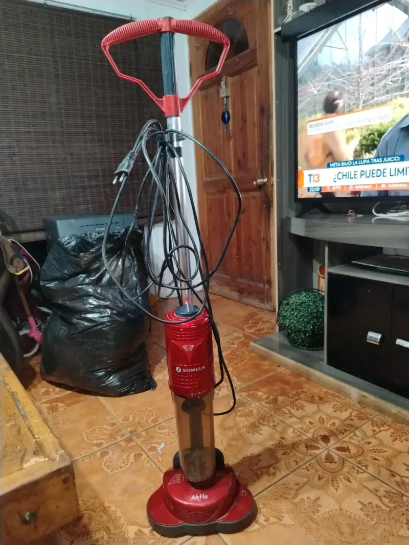 Aspiradora vertical Somela AirFlo roja