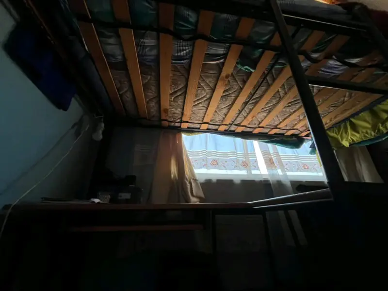 Cama alta con escritorio y silla integrada - 2