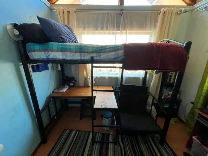Cama alta con escritorio y silla integrada - 6