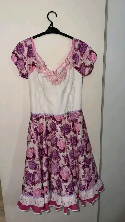 Vestido de cueca, con encaje y detalles bordados - miniatura 1