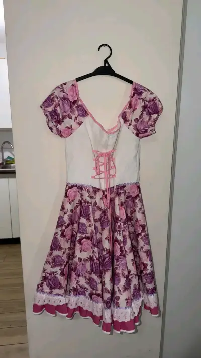 Vestido de cueca, con encaje y detalles bordados - miniatura 2