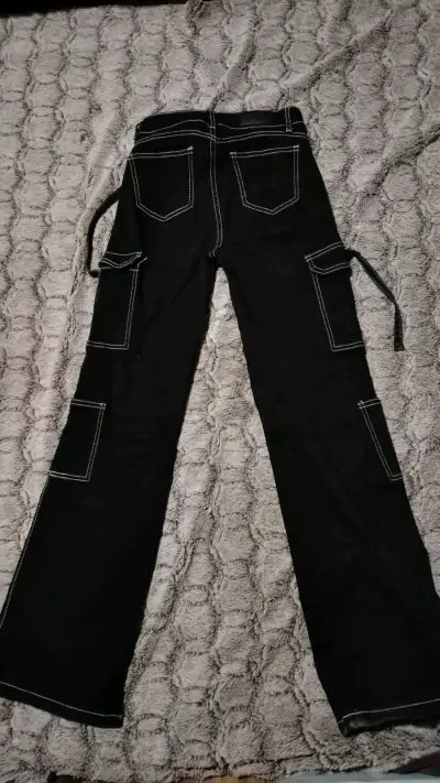 Pantalones cargo negros con costuras blancas - miniatura 2