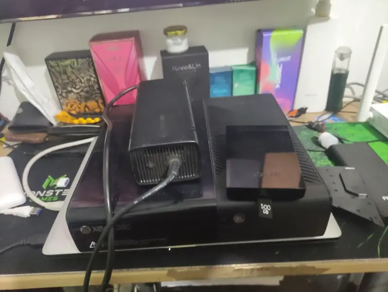 Consola Xbox 360 500GB con fuente de poder - 1